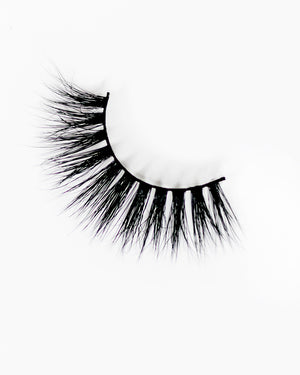 STAR STUDDED LASHES