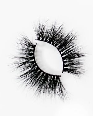 GLAMOROUS LASHES