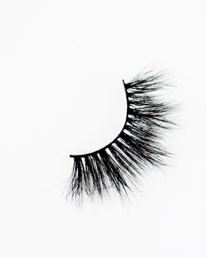 GLAMOROUS LASHES